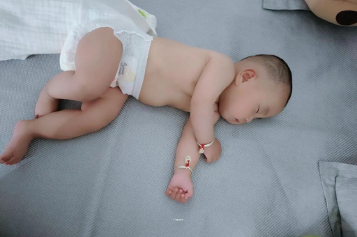 巴音郭楞宝宝积食发烧怎么处理